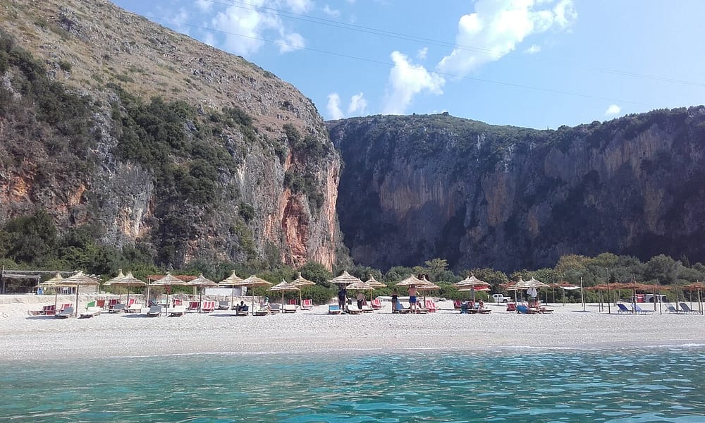Si u nxorën dy turistët e bllokuar në Kanionet e Gjipesë?