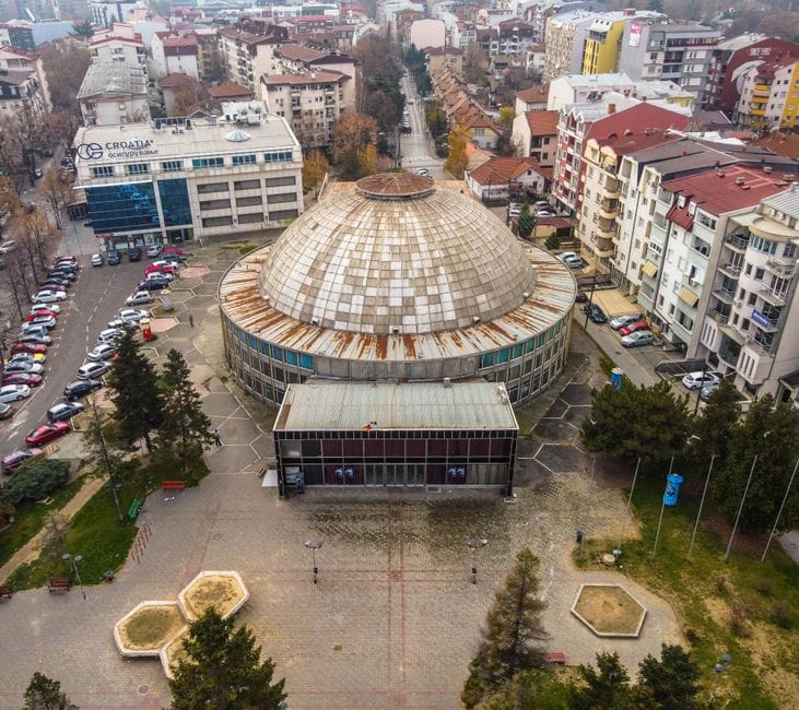 Pse Matoshi kërkon dorëheqje të gjykatësve shqiptarë nga Kushtetuesja?