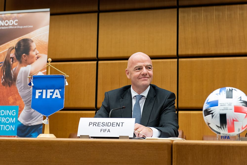 Pse Infantino përdor avion privat për ndeshjet e Kupës së Botës?