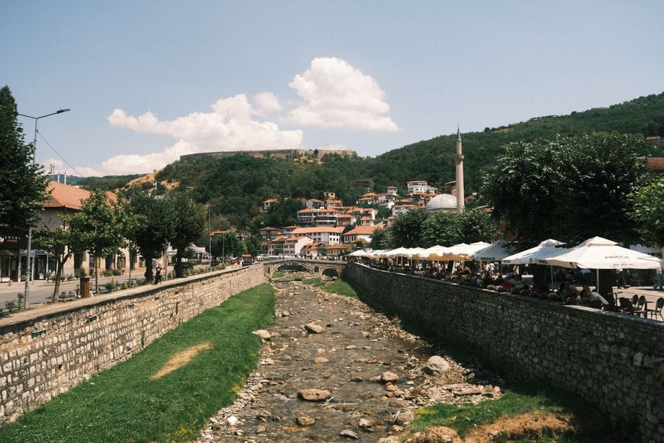 Çfarë gjeti policia në bastisjen e kafeterisë së vëllezërve në Prizren?