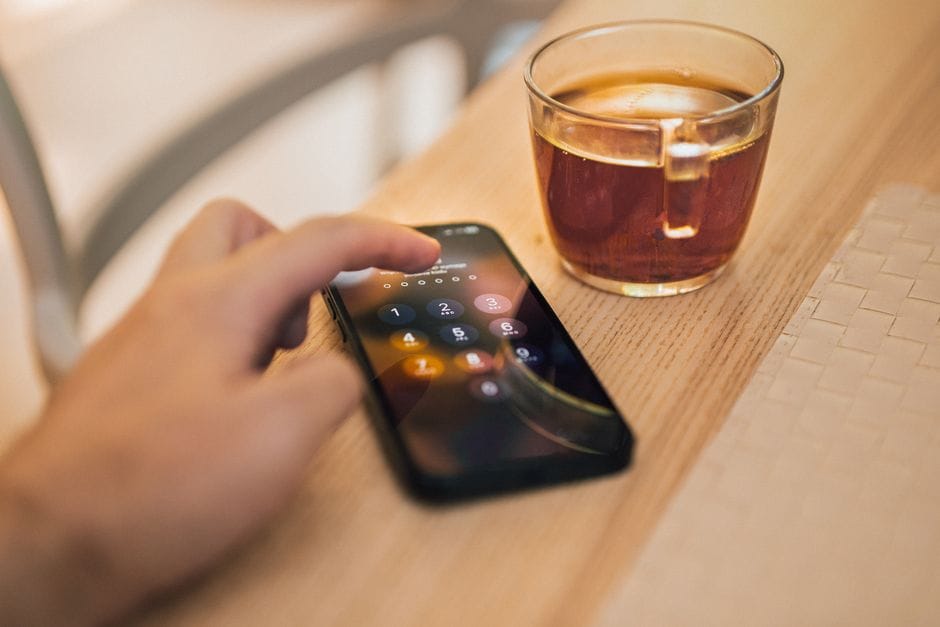 Mashtrime të reja në bankingun online zviceran — pse bankat nuk mbrojnë 24/7?