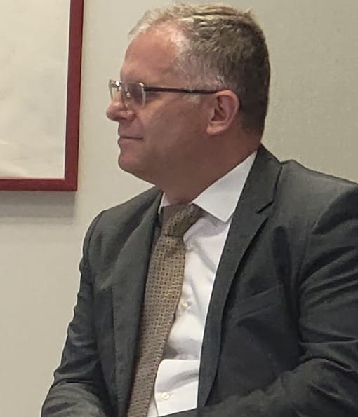Pse Besnik Tahiri akuzon qeverinë për degradim të administratës?