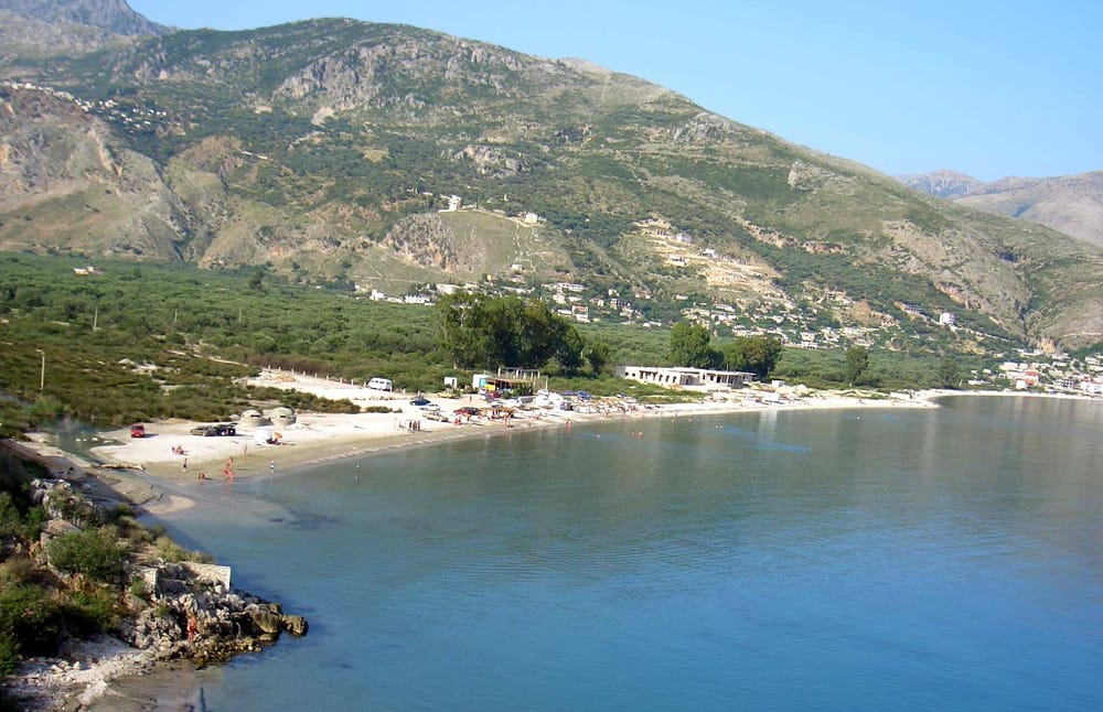 Dhërmi: Pse u zhyt në kaos rruga e plazhit të dielën?