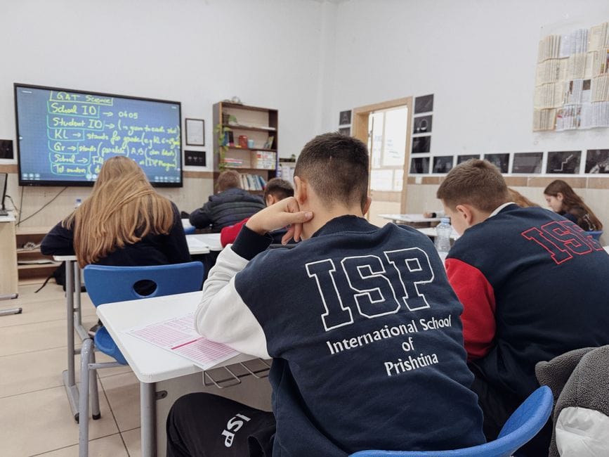 Çfarë rrezikon vonesa e MAShTI-it me katalogun e teksteve shkollore?