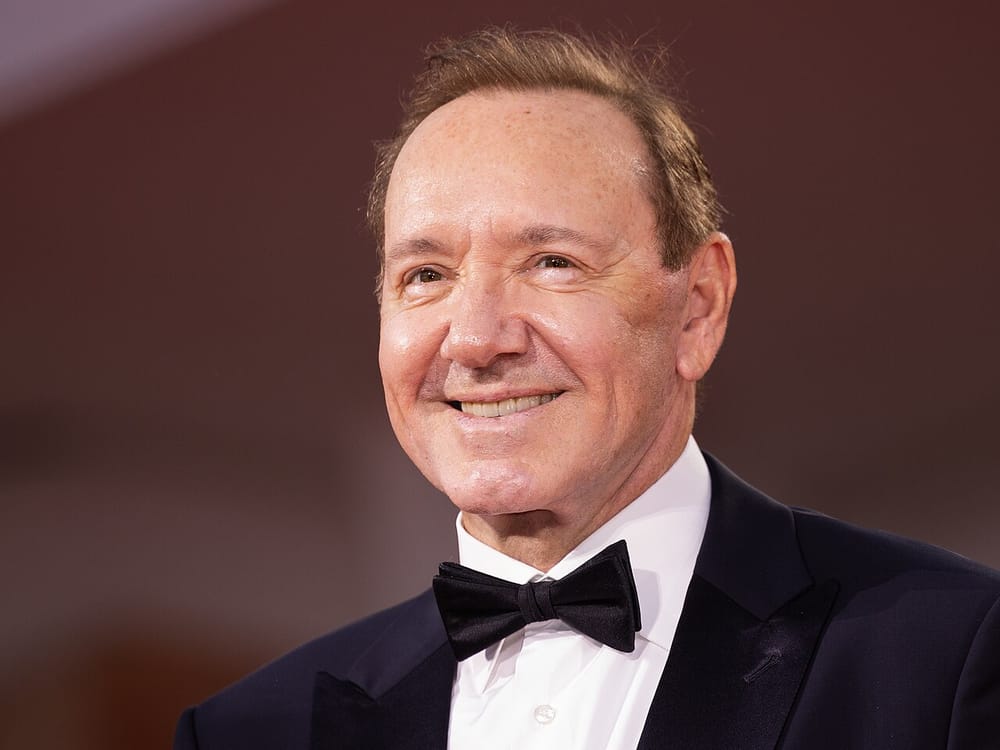 Si po rikthehet Kevin Spacey — pasi fitoi çdo gjyq me juri?