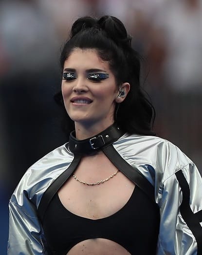 Si e bën homazh Era Istrefi për Talay Riley, fituesin e Grammy-t?