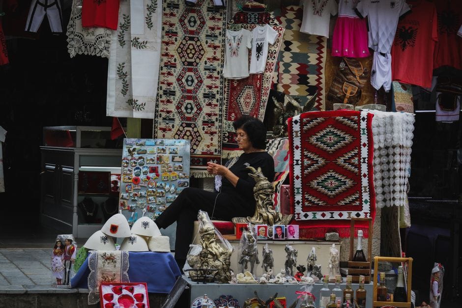 Veshjet kombëtare: xhubleta, fustanella dhe plisi