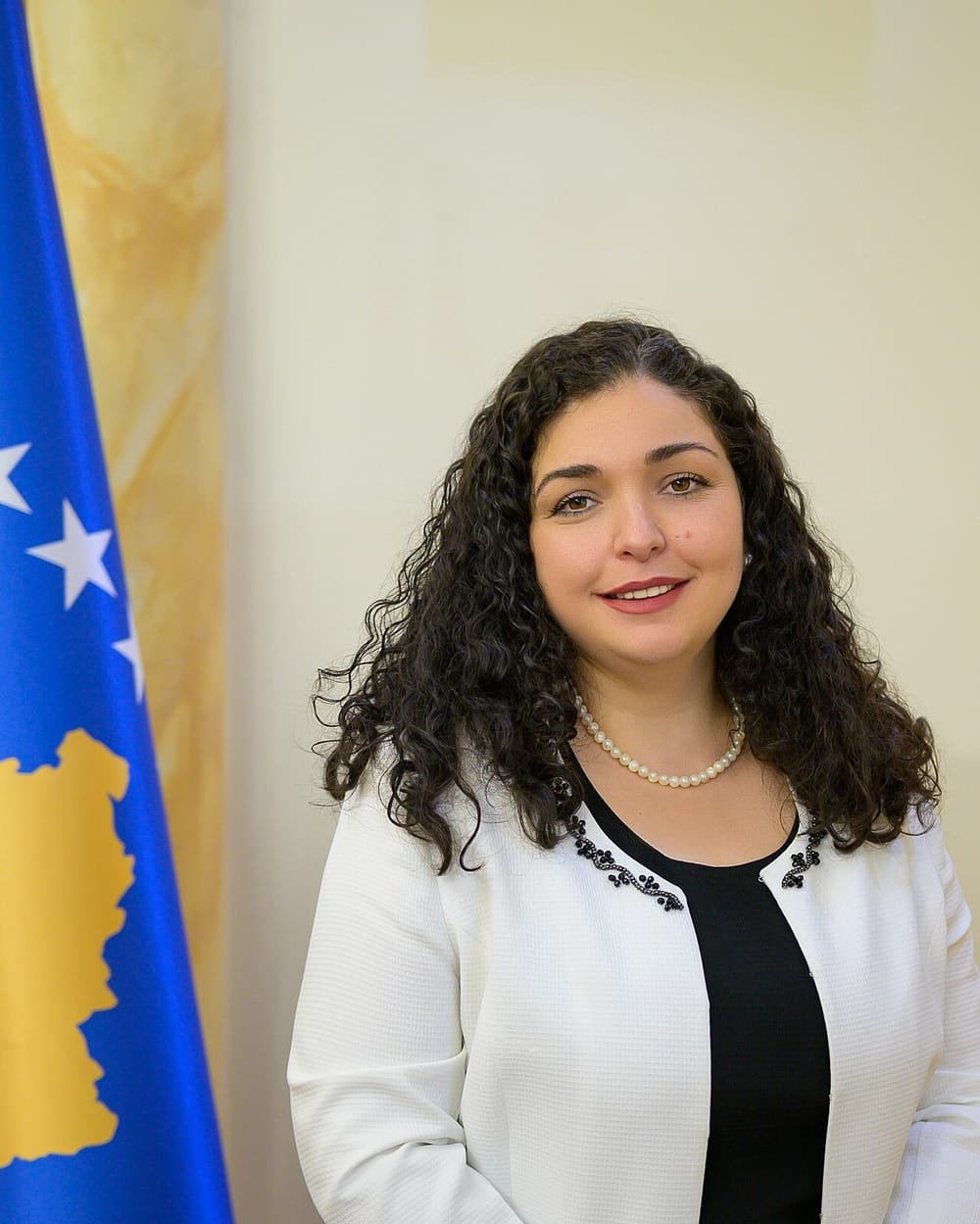 Si pozicionohet Osmani pas thirrjeve për dorëheqje të Abdixhikut?