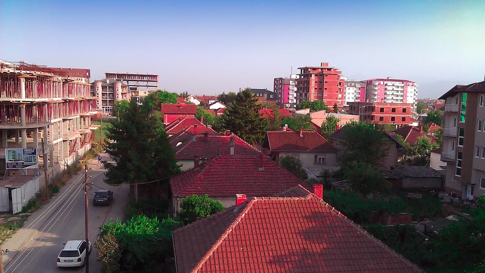 Pse përleshen 15 persona në Lipjan për shkak të një prone?