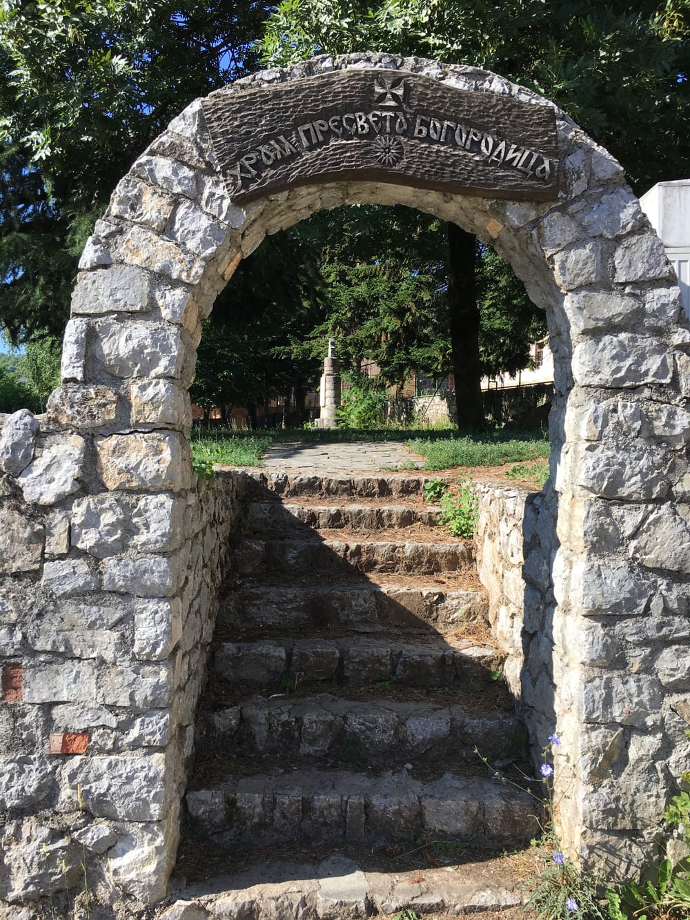 Si u përfituan 50 milionë denarë me raporte të rreme në Maqedoni?