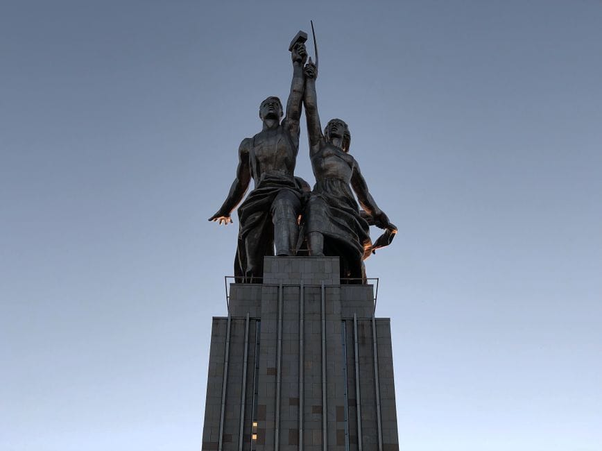 Letërsia nën diktaturë: realizmi socialist dhe rezistenca