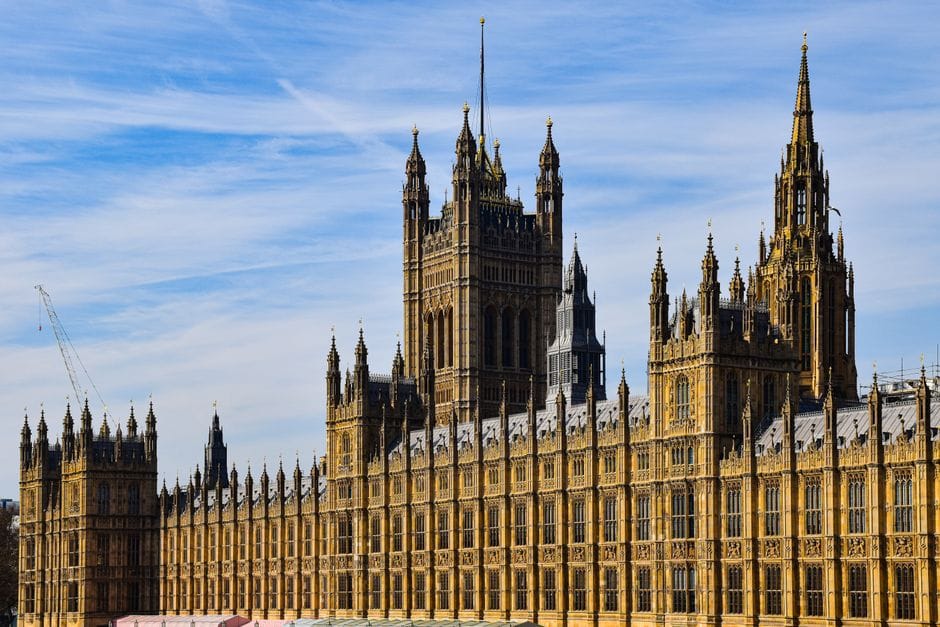 Çfarë kërkon ambasadori britanik nga politikanët kosovarë?