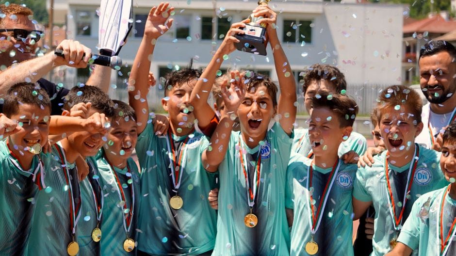 Shkëndija U17 shpallet kampione në Tiranë