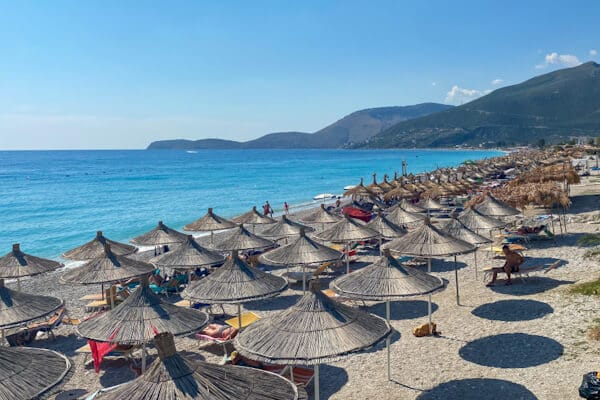 Sa do të kushtojë pushimi në plazhet shqiptare në 2026?