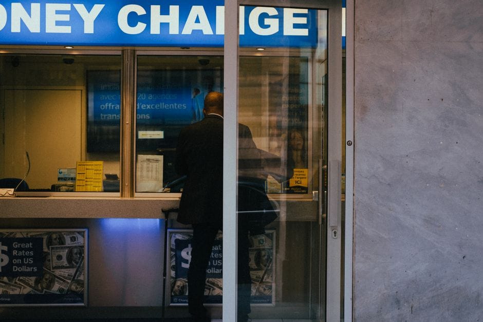 Sa kushton euroja dhe dollari sipas kursit të ri të Bankës së Shqipërisë?
