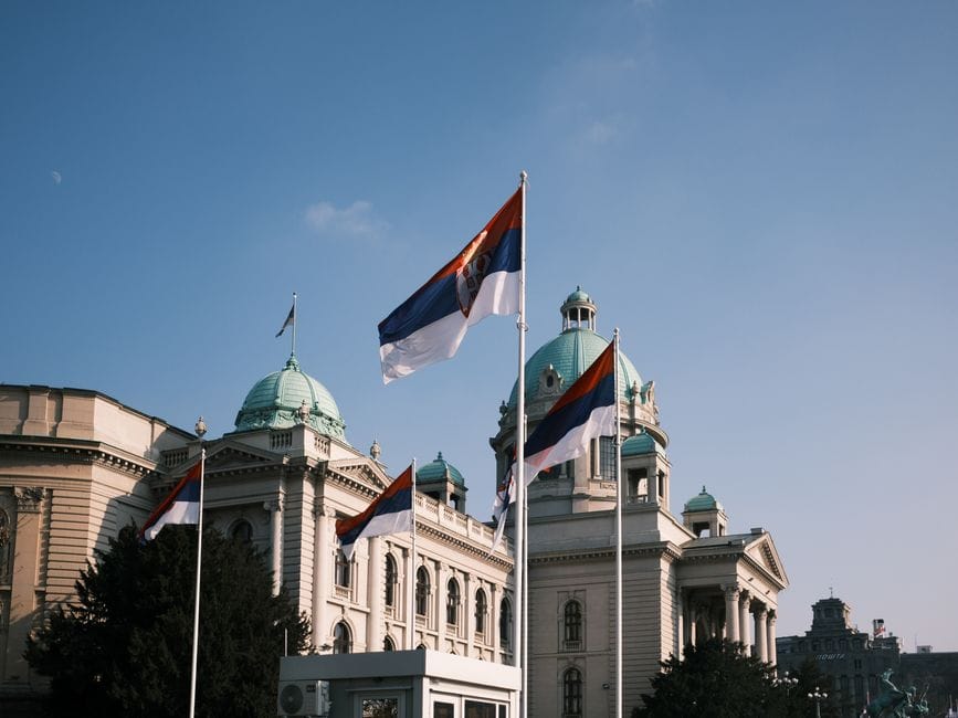 Si e justifikon Rashiq sulmet e Listës Serbe ndaj tij?