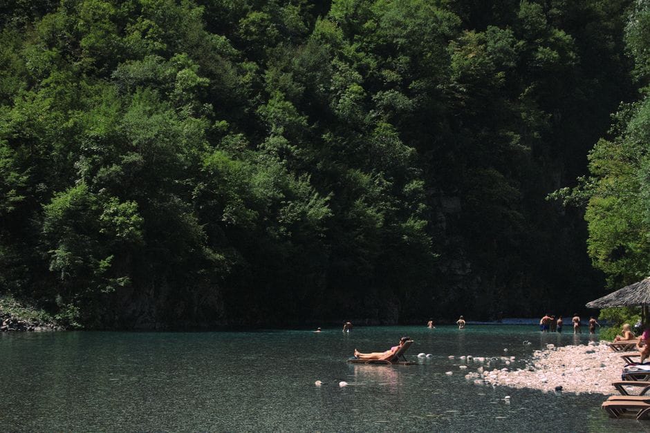 Si u pajis me çadra plazhi publik te shëtitorja "Taulantia" në Durrës?