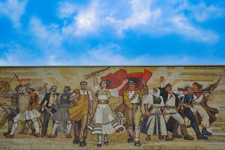 Çfarë mesazhesh u projektuan në muret e Kryeministrisë?
