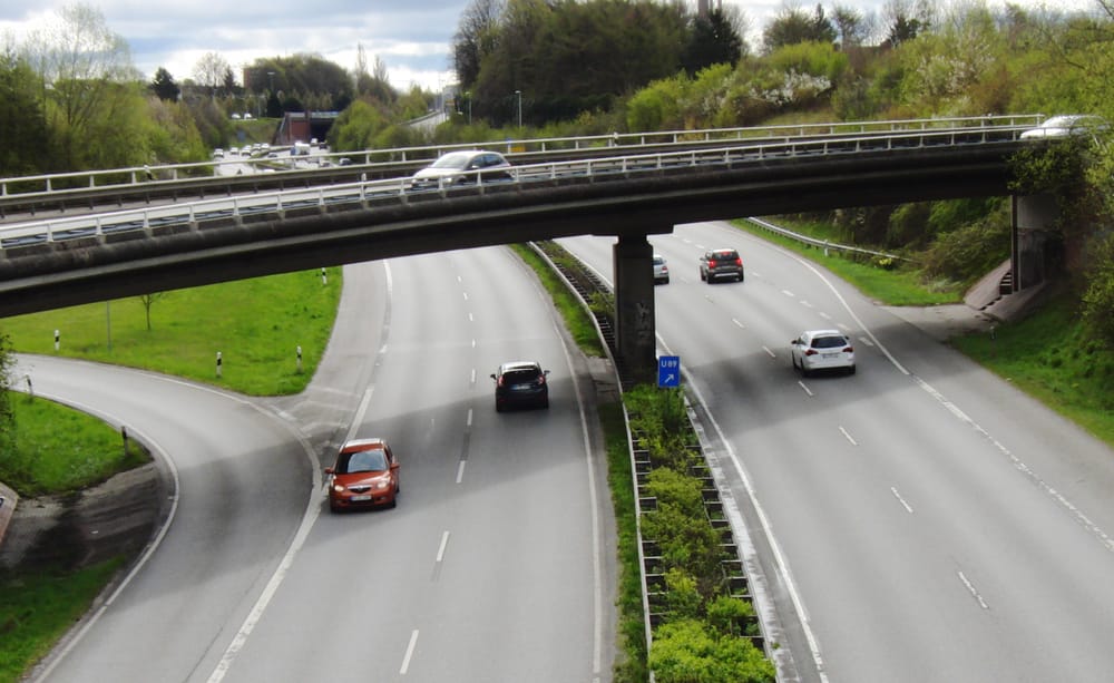 Pse të rinjtë zgjodhën anën e kundërt të autostradës Ferizaj-Kaçanik?