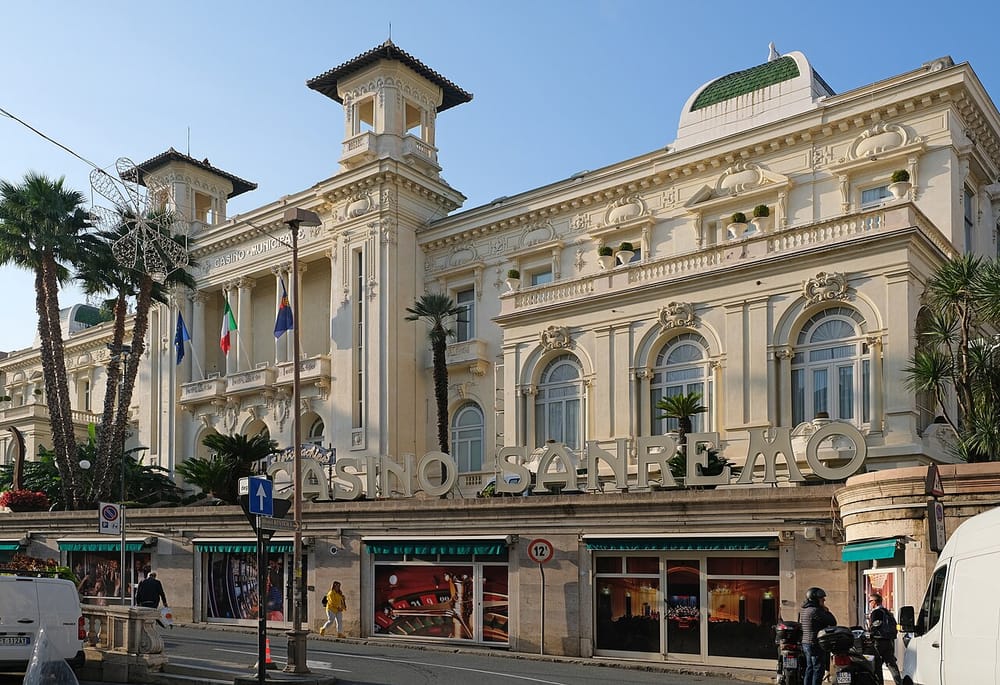 Si e promovuan Azgan Haklaj dhe vajza e tij kulturën shqiptare në Sanremo?
