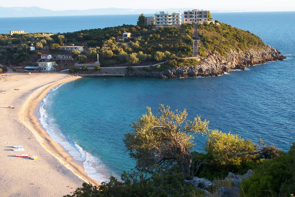 Pse i vuri flakën mjetit dhe qëlloi me çifte 36-vjeçari në Vlorë?