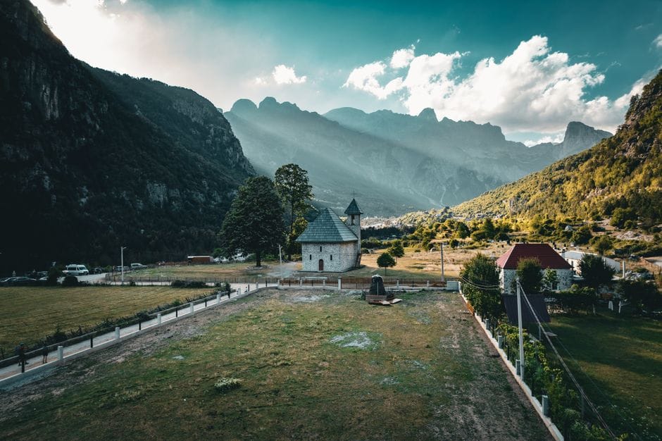 Dukagjinët dhe Kanuni i maleve