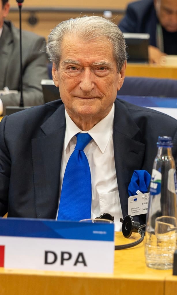 Pse Sali Berisha mohon marrjen e 63 hektarëve tokë në Divjakë?