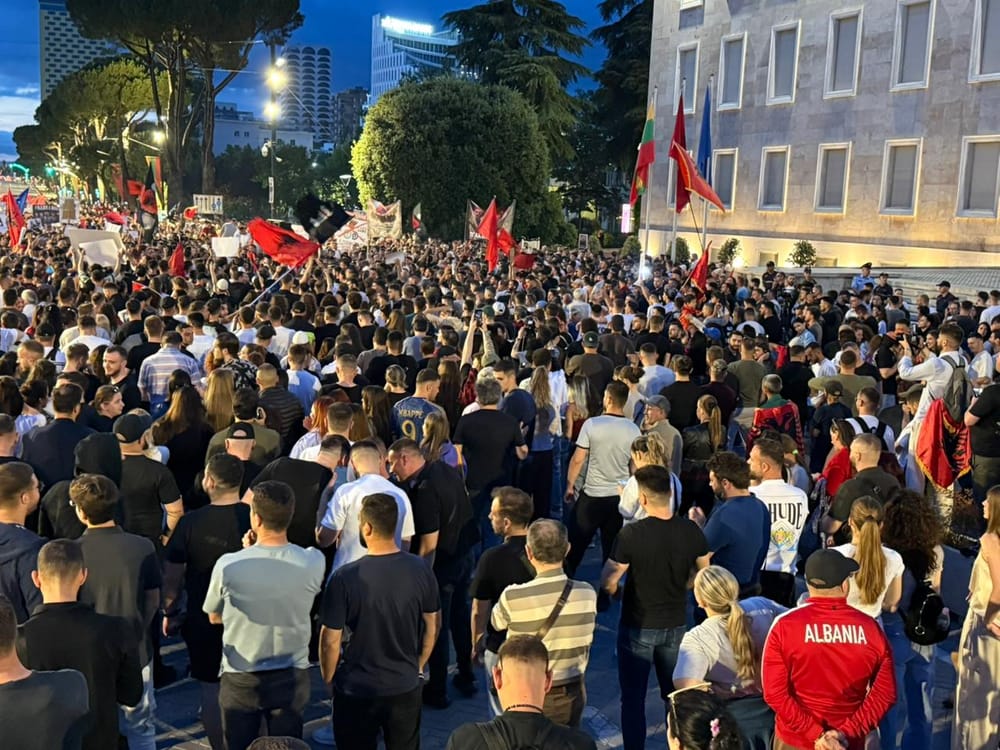 Pse i refuzuan qytetarët partitë në protestën e Tiranës?