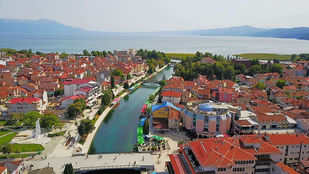 Pse po zbrazet Struga nga nxënësit?