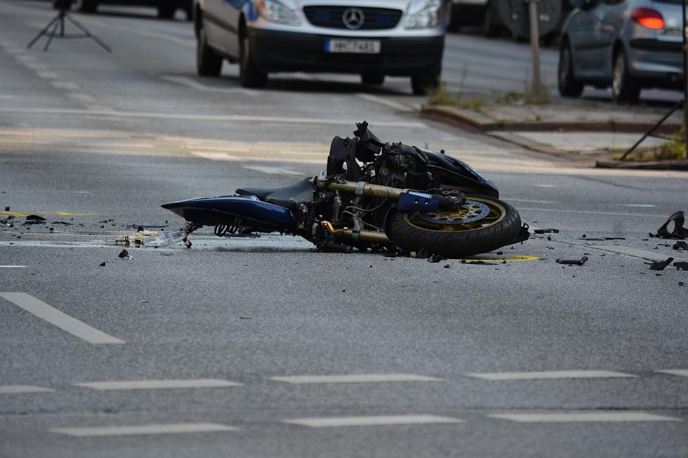 Si ndodhi aksidenti me motoçiklistin e rëndë në rrugën e Plastikave në Shkup?