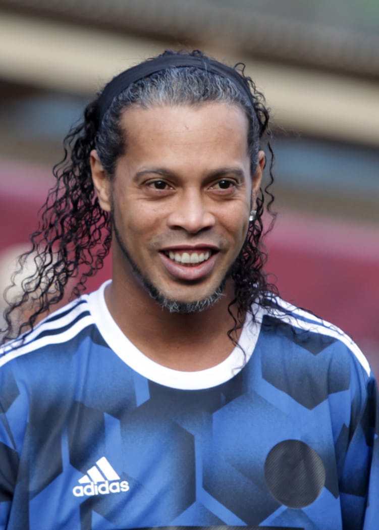 Pse po rikthehet Ronaldinho në futboll në moshën 46-vjeçare?