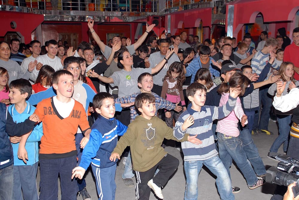 10 vende performojnë në Kamenicë — prezantohen veshjet popullore