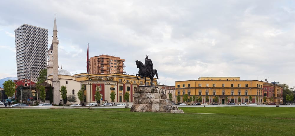 Monumenti i Skënderbeut në Tiranë (1968), bashkautor Andrea Mano