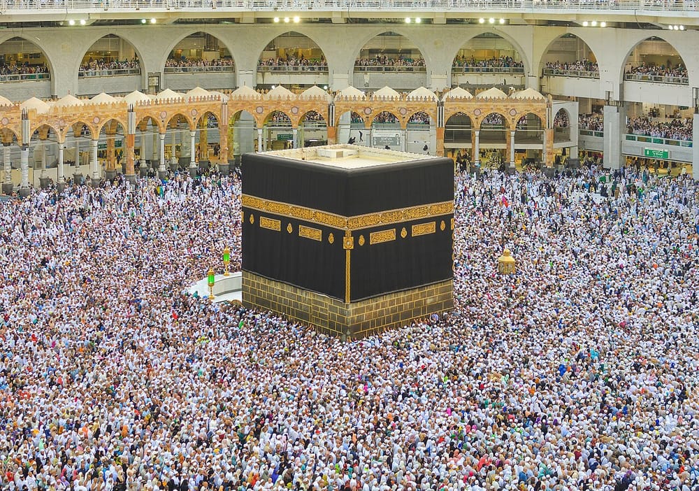Arabia Saudite lëshon vizë njëvjeçare për Umre me hyrje të shumëfishta