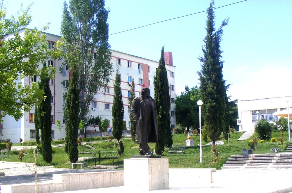 Shtatorja e Azem Hajdarit në Qytetin Studenti, Tiranë