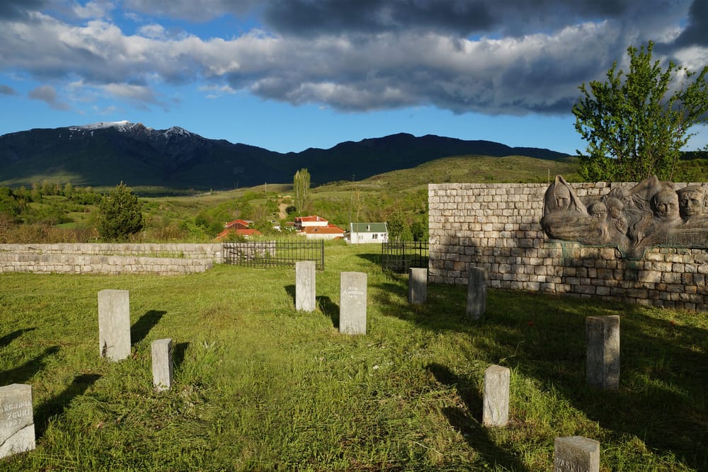Përmendorja e dëshmorëve të Borovës · Albinfo