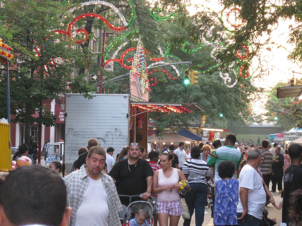 Panair rrugor në Arthur Avenue (187th St), korridori tregtar në zemër të 'Shqipërisë së Vogël' në Belmont të Bronx-it