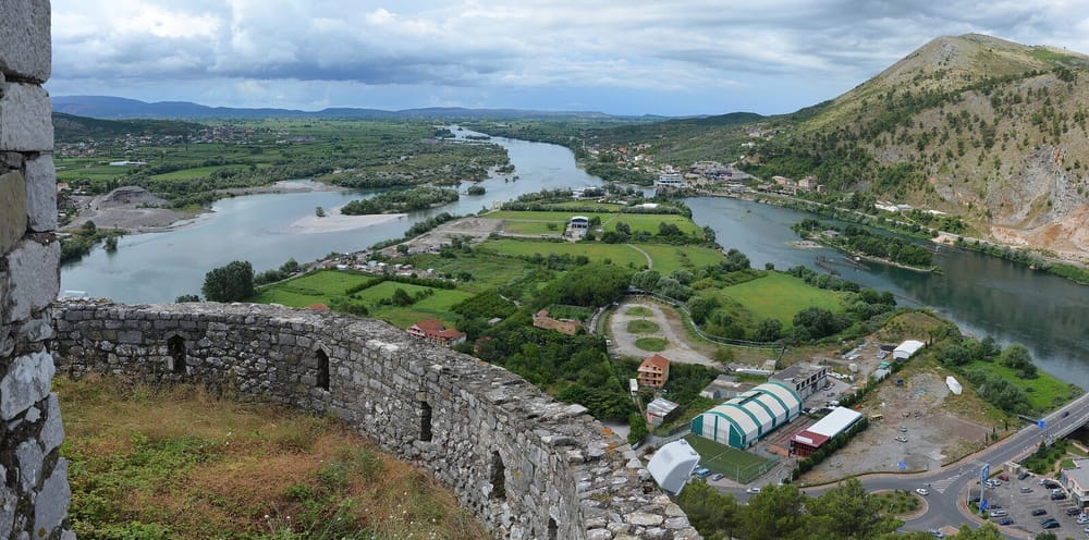Kalaja e Rozafës mbi rrafshin e Shkodrës, bërthama ushtarake e pashallëkut të Bushatllinjve