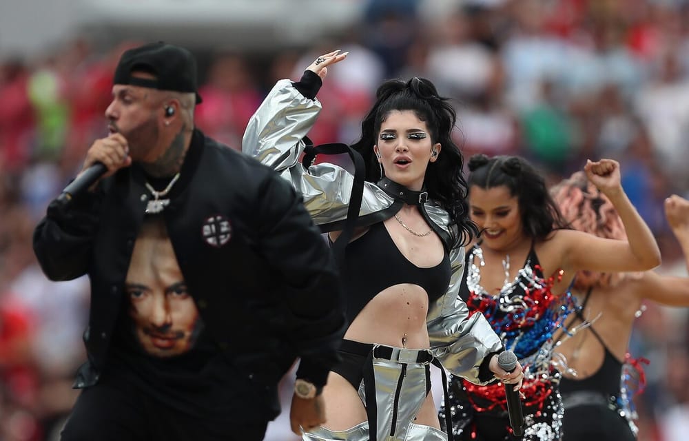 Era Istrefi dhe Ledri Vula publikojnë 'Veç ti' — klip veror nga bregdeti