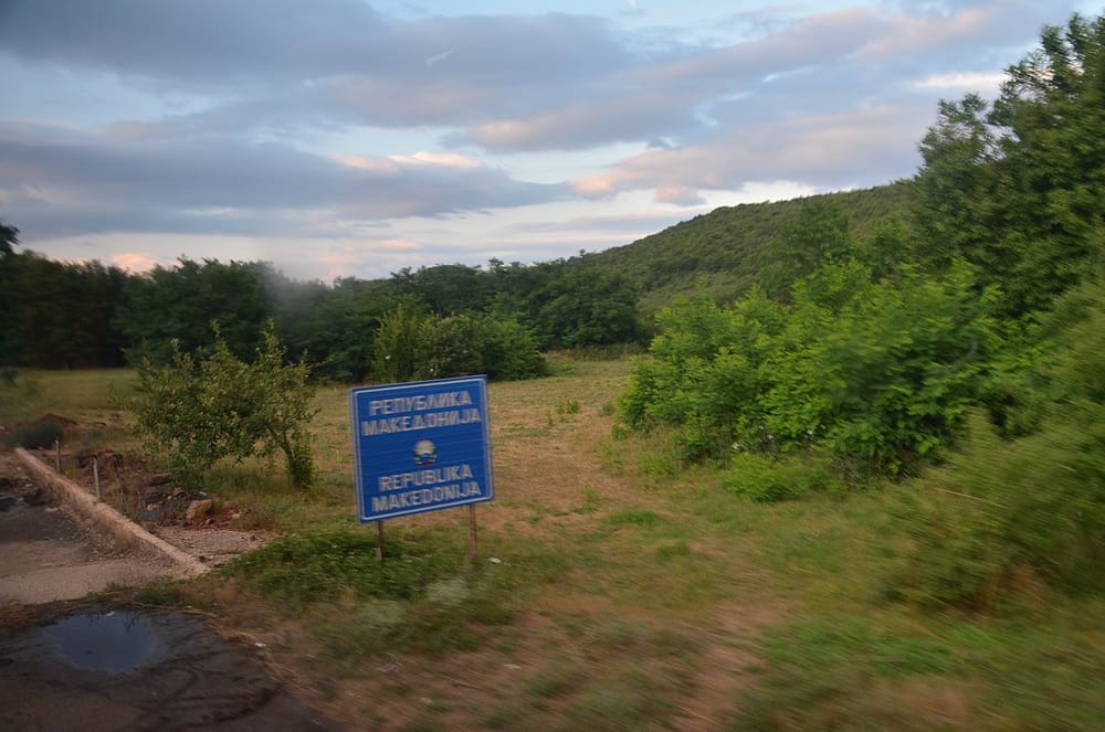 Çfarë ndodhi me tre zyrtarët maqedonas në kufi?