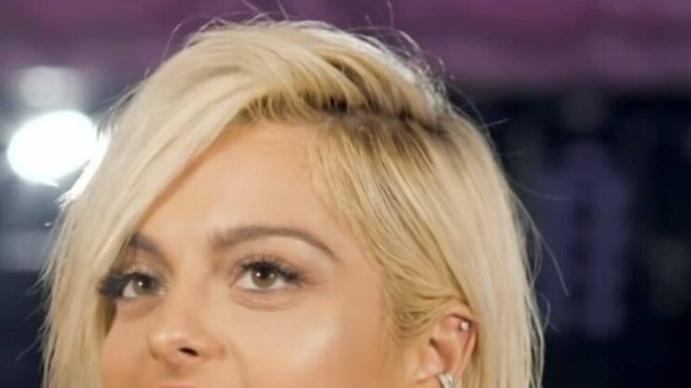 Çfarë po zihet mes Bebe Rexhës dhe DJ Cracks?