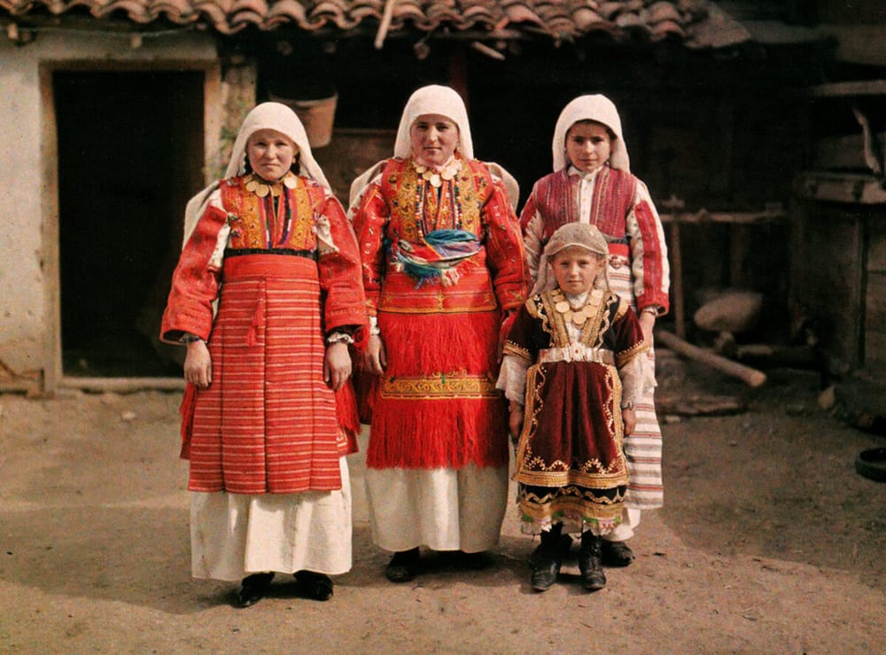 Çfarë shpalos ekspozita e veshjeve tradicionale në Kërçovë?