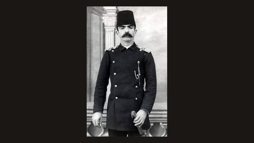 Dëmtohet pllaka përkujtimore e Mehmet Pashë Derallës në Tetovë