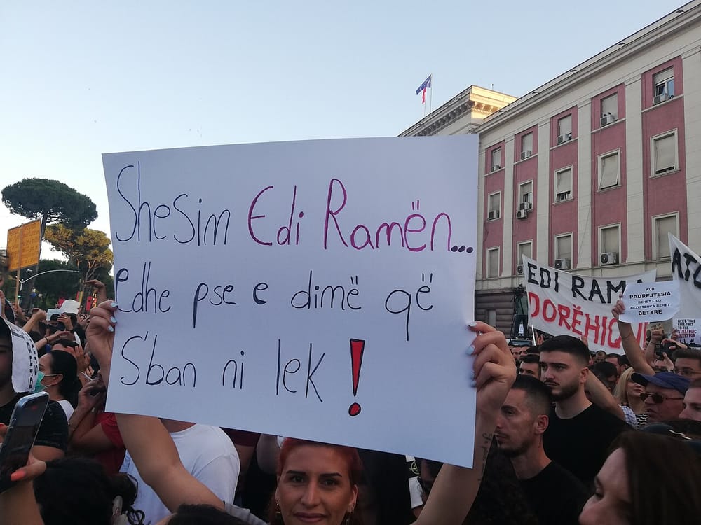 Edmond Spaho del kundër protestave dhe i kërkon Ramës të mos dorëhiqet
