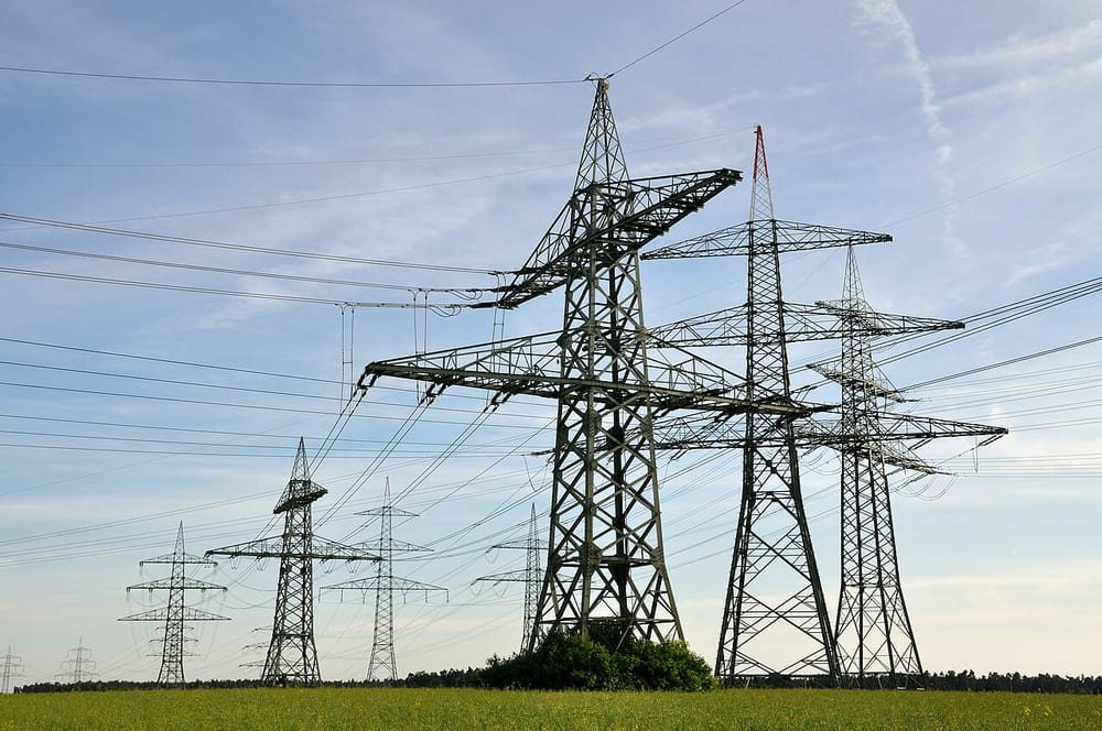 Erërat e forta shkaktojnë prishje në rrjetin elektrik