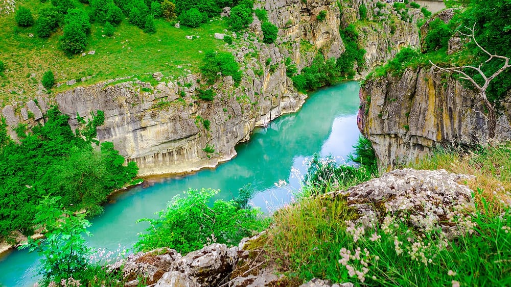 Gjendet e pajetë një grua rreth 50 vjeçe te Ura e Fshajtë
