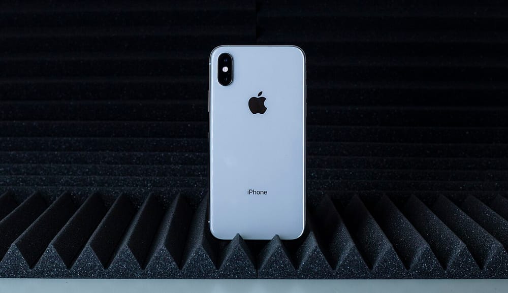 Gjykata lejon hapjen e 3 iPhone-ve për vjedhjen e 700 milionë lekëve