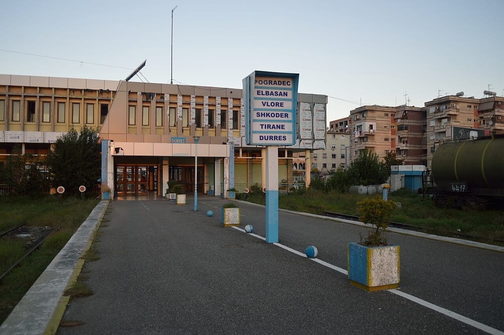 Hekurudha Durrës-Rrogozhinë merr 121 milionë euro për Korridorin VIII