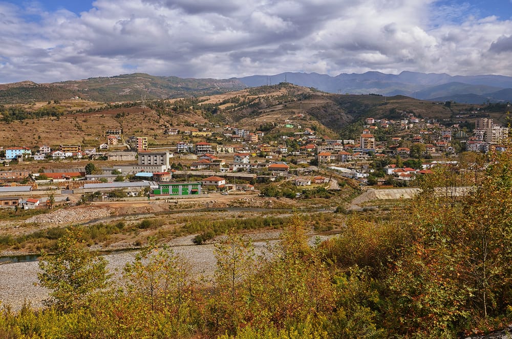 Himçi kundërshton shkrirjen e bashkive — do të zbrazen zonat rurale