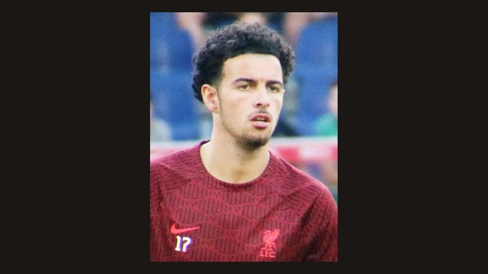 Inter kërkon Curtis Jones — Stones liron fondet për mesfushën